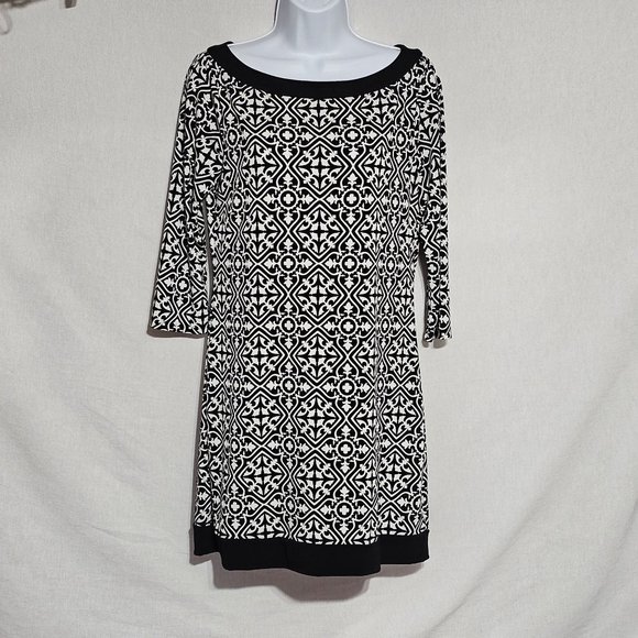 White House Black Market Dresses & Skirts - White House Black Market 3/4 Sleeve Black White Geometric Work Dress Size Small